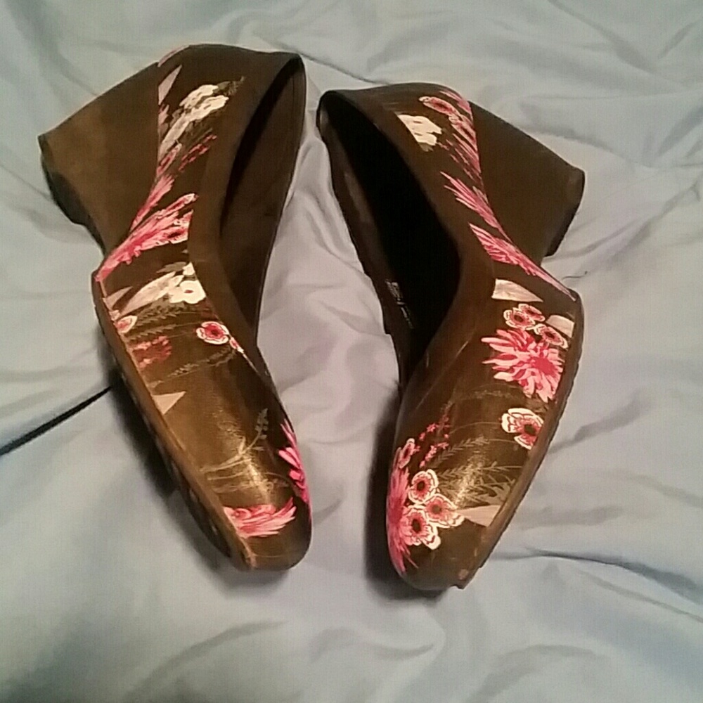 Crocs Dual Comfort Lina Black Floral Wedges Pumps